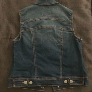 Jean Vest